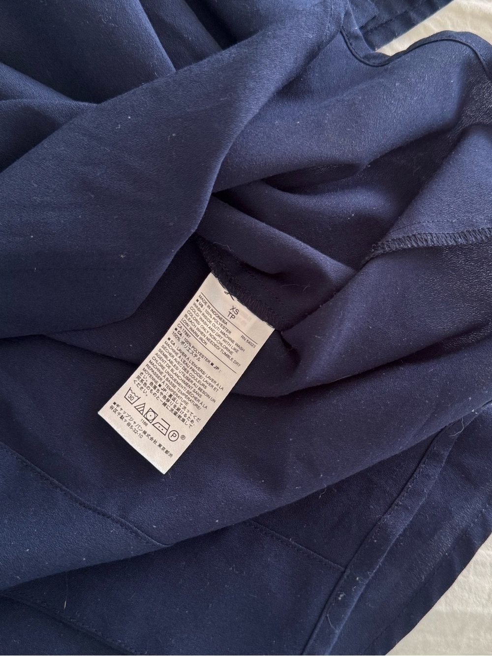 Banana Republic Women’s Classic Button-Up Shirt in Navy - Picture 10 of 10